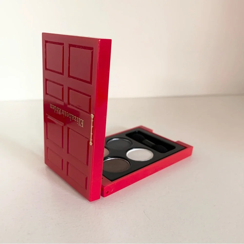 NWOT Elizabeth Arden red door eyeshadow palette special edition